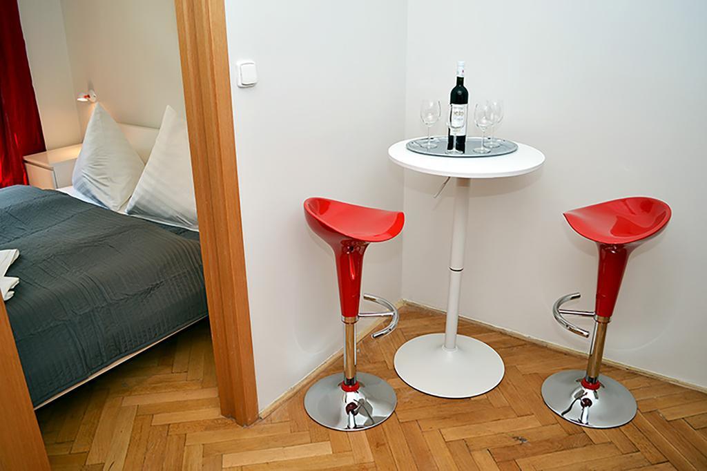 Classic 2Bdr Suite By Ruterra Praga Exterior foto